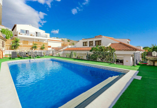 6 Bedroom Villa