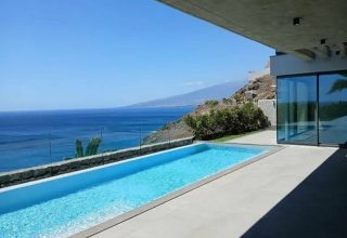 Seafront Luxury 4 Bedroom...