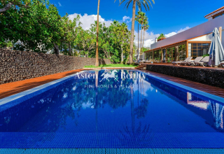 Seafront 6 Bedroom Villa