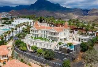 Luxury 7 Bedroom Villa